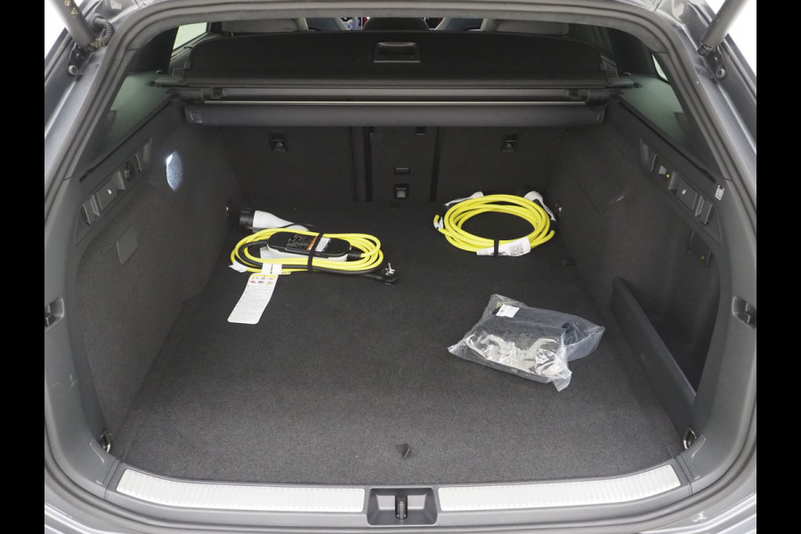 Volkswagen Passat Variant 1.5 eHybrid R-Line | Vol Leder | Panoramadak | Stoelventilatie | Harman/Kardon | HUD | Massage | Trekhaak