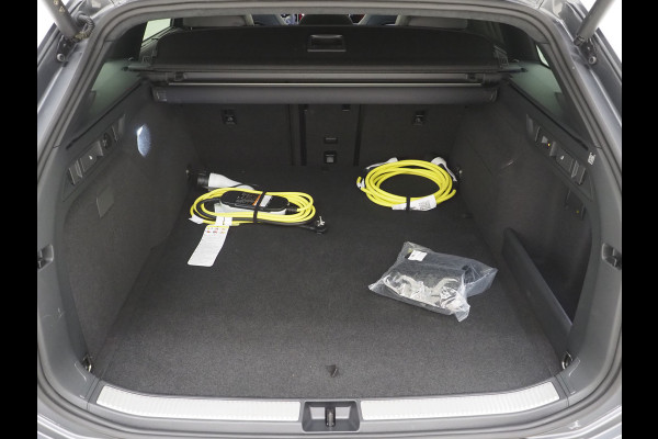 Volkswagen Passat Variant 1.5 eHybrid R-Line | Vol Leder | Panoramadak | Stoelventilatie | Harman/Kardon | HUD | Massage | Trekhaak