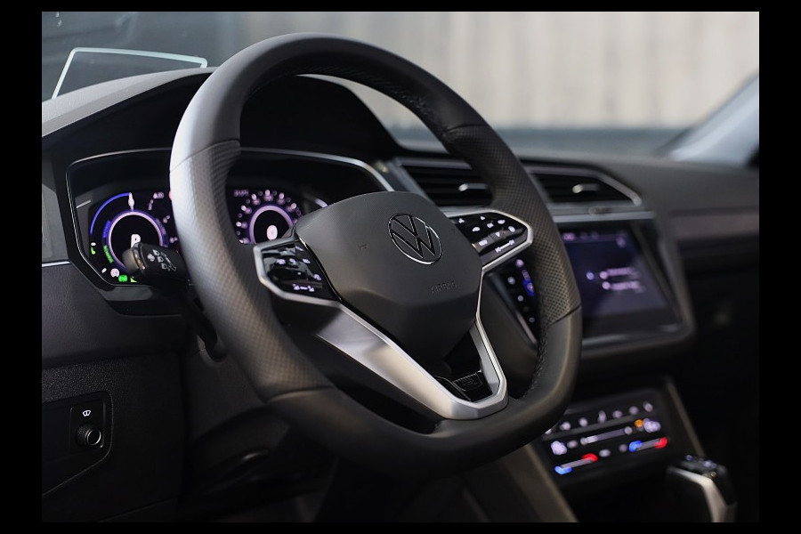 Volkswagen Tiguan 1.4 TSI eHybrid R-Line Business+ / Leder / Memory / Elek Stoelen / Acc / Dode Hoek / 360 Camera / Head Up / Pano