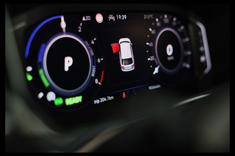 Volkswagen Tiguan 1.4 TSI eHybrid R-Line Business+ / Leder / Memory / Elek Stoelen / Acc / Dode Hoek / 360 Camera / Head Up / Pano