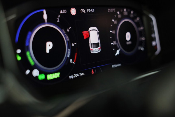 Volkswagen Tiguan 1.4 TSI eHybrid R-Line Business+ / Leder / Memory / Elek Stoelen / Acc / Dode Hoek / 360 Camera / Head Up / Pano