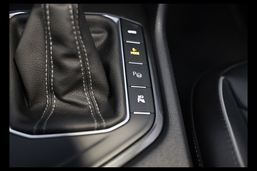 Volkswagen Tiguan 1.4 TSI eHybrid R-Line Business+ / Leder / Memory / Elek Stoelen / Acc / Dode Hoek / 360 Camera / Head Up / Pano