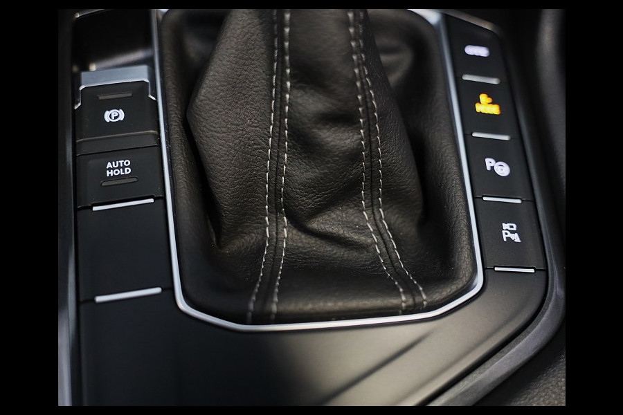 Volkswagen Tiguan 1.4 TSI eHybrid R-Line Business+ / Leder / Memory / Elek Stoelen / Acc / Dode Hoek / 360 Camera / Head Up / Pano