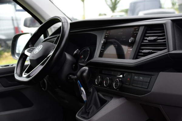 Volkswagen Transporter 2.0 TDI L2H1 30 DC Bulli Edition Adaptieve Cruise, Camera, Carplay, LED, Stoelverwarming, Standkachel, Automaat, Multimedia, Sensoren, Uniek!