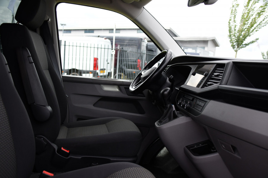 Volkswagen Transporter 2.0 TDI L2H1 30 DC Bulli Edition Adaptieve Cruise, Camera, Carplay, LED, Stoelverwarming, Standkachel, Automaat, Multimedia, Sensoren, Uniek!