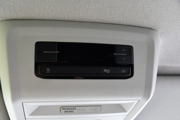 Volkswagen Transporter 2.0 TDI L2H1 30 DC Bulli Edition Adaptieve Cruise, Camera, Carplay, LED, Stoelverwarming, Standkachel, Automaat, Multimedia, Sensoren, Uniek!
