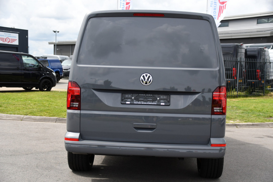 Volkswagen Transporter 2.0 TDI L2H1 30 DC Bulli Edition Adaptieve Cruise, Camera, Carplay, LED, Stoelverwarming, Standkachel, Automaat, Multimedia, Sensoren, Uniek!