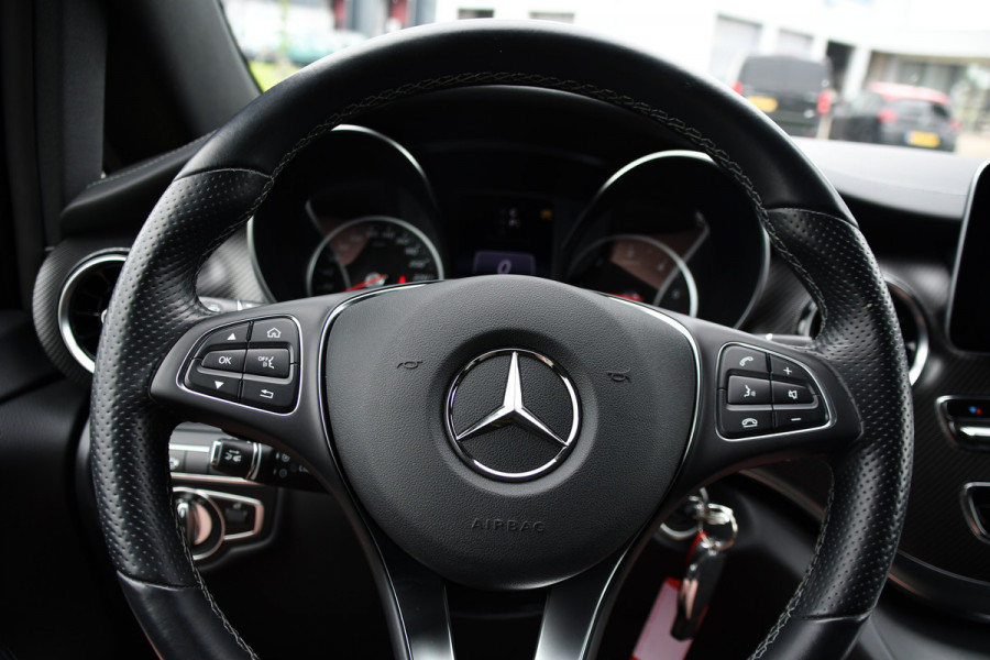 Mercedes-Benz V-Klasse 300d L2 DC AMG Edition Adaptieve Cruise, 360 Camera, Carplay, Stoelverwarming/verkoeling, 240pk, LED, Leder, Automaat, Uniek!