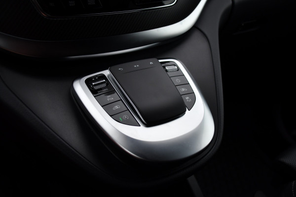 Mercedes-Benz V-Klasse 300d L2 DC AMG Edition Adaptieve Cruise, 360 Camera, Carplay, Stoelverwarming/verkoeling, 240pk, LED, Leder, Automaat, Uniek!