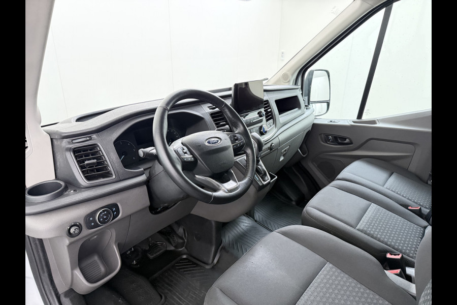 Ford Transit 350 2.0TDCI 170PK Automaat L2H2 3-Persoons Trekhaak Euro 6 Navi Camera Cruise Control DAB Bluetooth Pdc Sidebars Betonplex Vloer Wandbetimmering 3.500KG Trekgewicht 1e Eigenaar Origineel Nederlandse Auto
