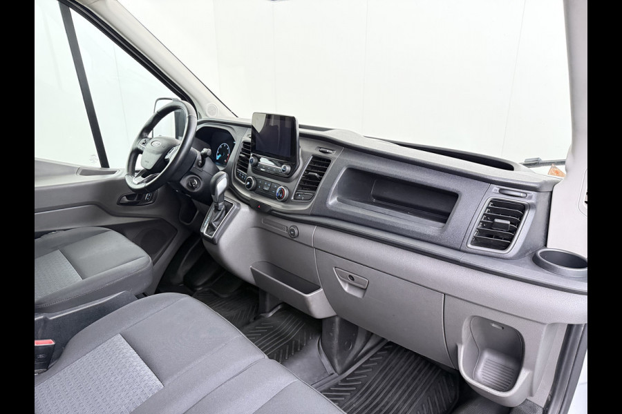 Ford Transit 350 2.0TDCI 170PK Automaat L2H2 3-Persoons Trekhaak Euro 6 Navi Camera Cruise Control DAB Bluetooth Pdc Sidebars Betonplex Vloer Wandbetimmering 3.500KG Trekgewicht 1e Eigenaar Origineel Nederlandse Auto