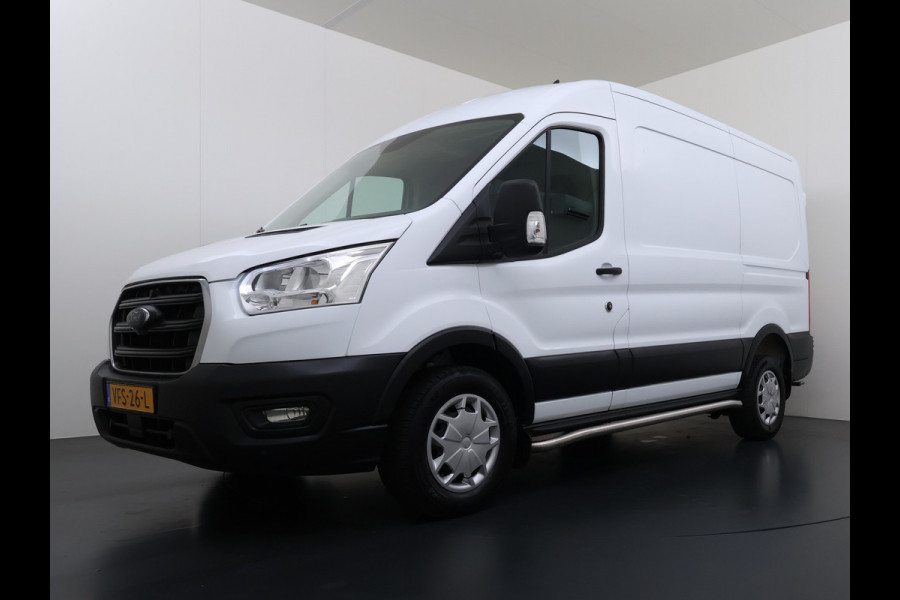 Ford Transit 350 2.0TDCI 170PK Automaat L2H2 3-Persoons Trekhaak Euro 6 Navi Camera Cruise Control DAB Bluetooth Pdc Sidebars Betonplex Vloer Wandbetimmering 3.500KG Trekgewicht 1e Eigenaar Origineel Nederlandse Auto