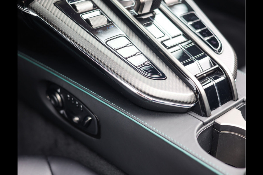 Aston Martin Vantage Roadster 4.0 V8 | Malachite - Bowers & Wilkins