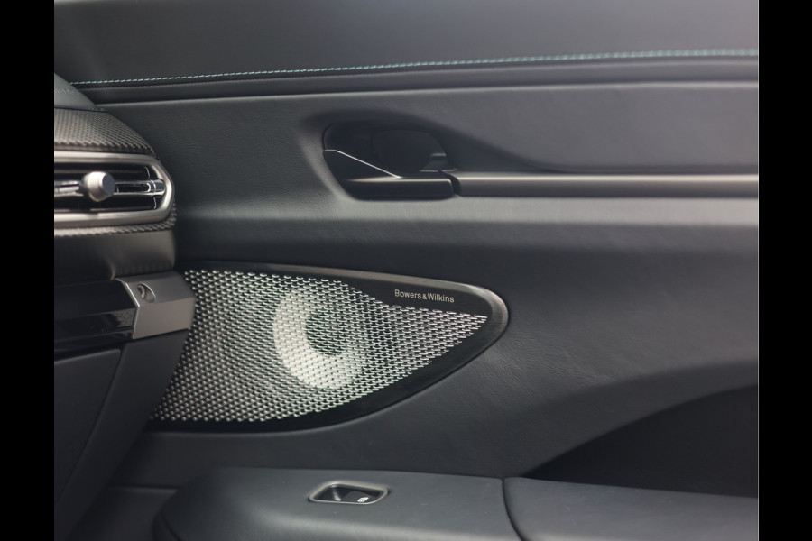 Aston Martin Vantage Roadster 4.0 V8 | Malachite - Bowers & Wilkins