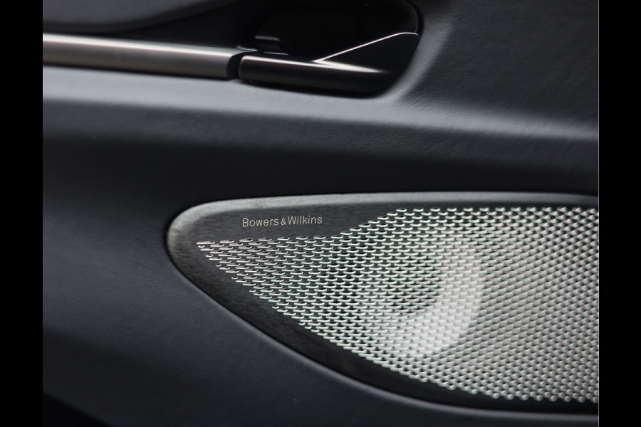 Aston Martin Vantage Roadster 4.0 V8 | Malachite - Bowers & Wilkins