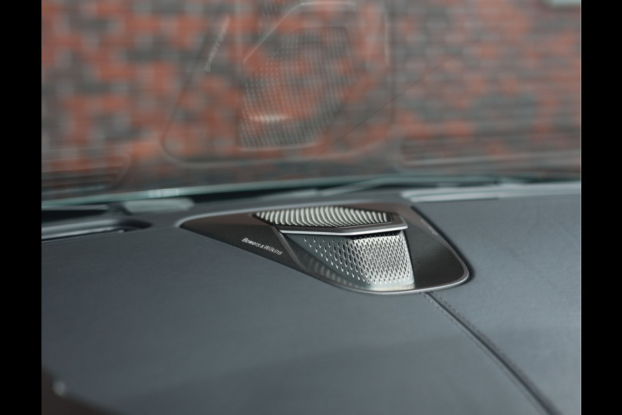 Aston Martin Vantage Roadster 4.0 V8 | Malachite - Bowers & Wilkins