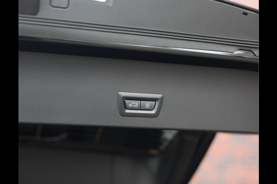 BMW X3 30e xDrive | Pano - Trekhaak - Harman/Kardon
