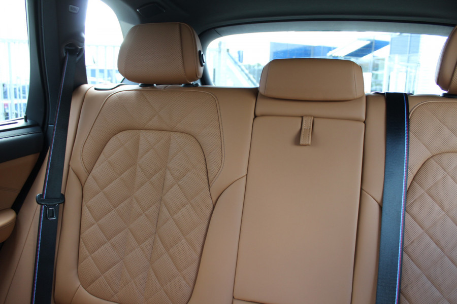 BMW X5 xDrive50e M-Sport Pro | Vierwielbesturing | H&K | Cognac Interior | Panoramadak | Trekhaak | Luchtvering