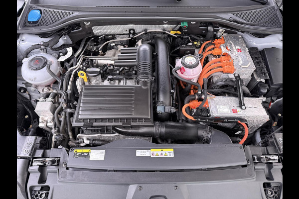 Volkswagen Arteon Shooting Brake 1.4 TSI eHybrid R-Line BINNEN + BUITEN PANO| NAPPALEDER SPORTSTOELEN| ELEK. STOEL MET MEMORY| ELEK. ACHTERKLEP| ACHTERBANK VERWARMD| CAMERA| STOELVERWARMING| CARPLAY| DODE HOEK SENSOR