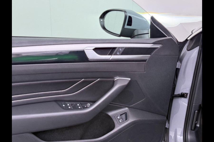 Volkswagen Arteon Shooting Brake 1.4 TSI eHybrid R-Line BINNEN + BUITEN PANO| NAPPALEDER SPORTSTOELEN| ELEK. STOEL MET MEMORY| ELEK. ACHTERKLEP| ACHTERBANK VERWARMD| CAMERA| STOELVERWARMING| CARPLAY| DODE HOEK SENSOR