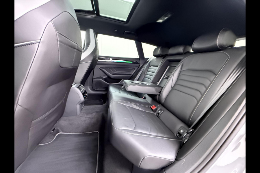 Volkswagen Arteon Shooting Brake 1.4 TSI eHybrid R-Line BINNEN + BUITEN PANO| NAPPALEDER SPORTSTOELEN| ELEK. STOEL MET MEMORY| ELEK. ACHTERKLEP| ACHTERBANK VERWARMD| CAMERA| STOELVERWARMING| CARPLAY| DODE HOEK SENSOR