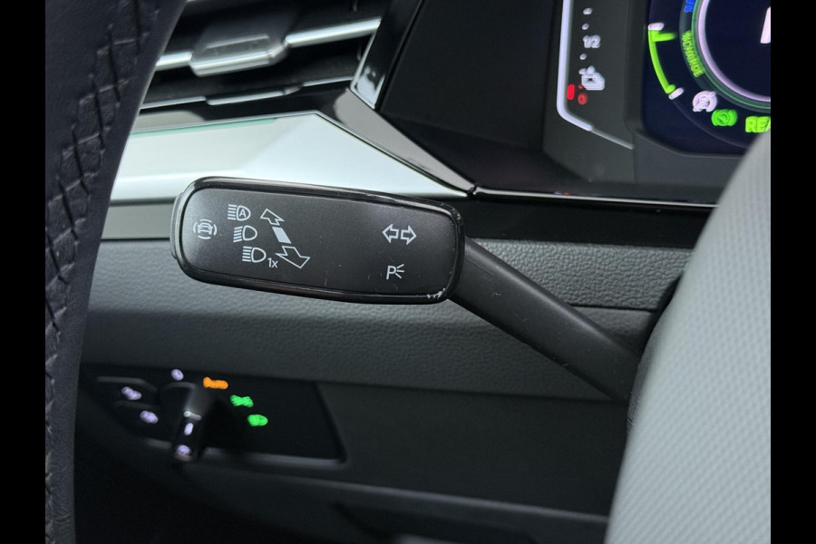 Volkswagen Arteon Shooting Brake 1.4 TSI eHybrid R-Line BINNEN + BUITEN PANO| NAPPALEDER SPORTSTOELEN| ELEK. STOEL MET MEMORY| ELEK. ACHTERKLEP| ACHTERBANK VERWARMD| CAMERA| STOELVERWARMING| CARPLAY| DODE HOEK SENSOR