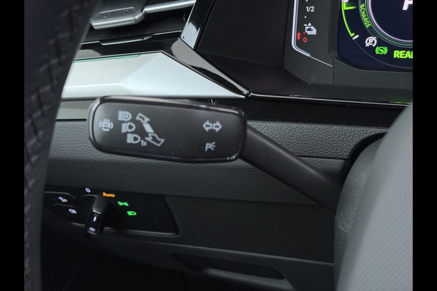 Volkswagen Arteon Shooting Brake 1.4 TSI eHybrid R-Line BINNEN + BUITEN PANO| NAPPALEDER SPORTSTOELEN| ELEK. STOEL MET MEMORY| ELEK. ACHTERKLEP| ACHTERBANK VERWARMD| CAMERA| STOELVERWARMING| CARPLAY| DODE HOEK SENSOR
