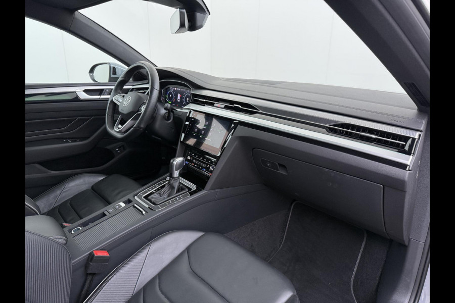 Volkswagen Arteon Shooting Brake 1.4 TSI eHybrid R-Line BINNEN + BUITEN PANO| NAPPALEDER SPORTSTOELEN| ELEK. STOEL MET MEMORY| ELEK. ACHTERKLEP| ACHTERBANK VERWARMD| CAMERA| STOELVERWARMING| CARPLAY| DODE HOEK SENSOR