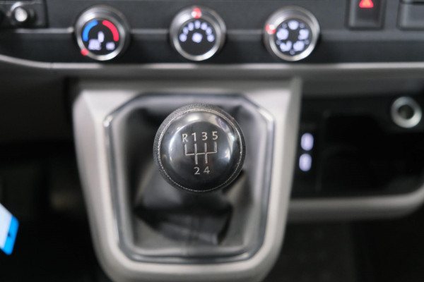 Volkswagen Transporter 2.0 TDI L2H1 30 DC
