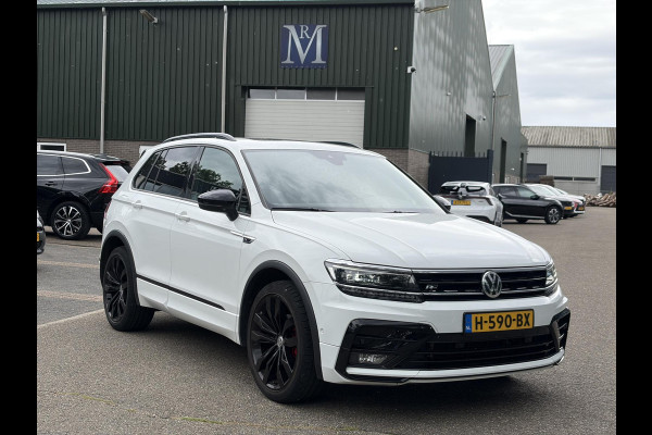 Volkswagen Tiguan 1.5 TSI ACT Highline Business R VAN: 30.900,- VOOR: 27.877,- UW WKVOORDEEL: 3.023,- | 3X R-LINE | R-LINE BINNEN + BUITEN + ONDERSTEL | PANORAMADAK | DIGITAAL COCKPIT | ACHTERUITRIJCAMERA | ONDERHOUDSHISTORIE COMPLEET | APPLE CARPLAY | TREKHAAK