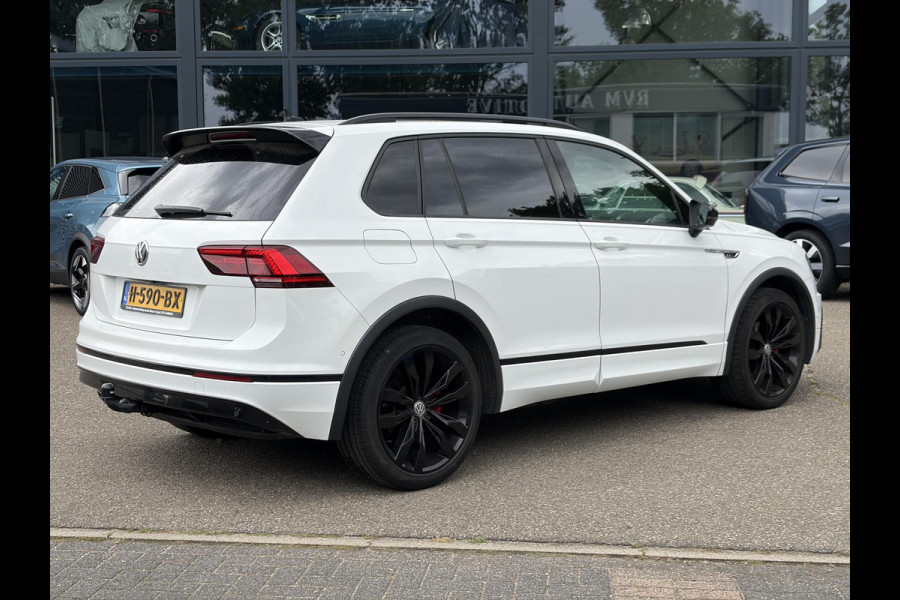 Volkswagen Tiguan 1.5 TSI ACT Highline Business R VAN: 30.900,- VOOR: 27.877,- UW WKVOORDEEL: 3.023,- | 3X R-LINE | R-LINE BINNEN + BUITEN + ONDERSTEL | PANORAMADAK | DIGITAAL COCKPIT | ACHTERUITRIJCAMERA | ONDERHOUDSHISTORIE COMPLEET | APPLE CARPLAY | TREKHAAK