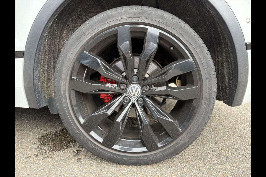 Volkswagen Tiguan 1.5 TSI ACT Highline Business R VAN: 30.900,- VOOR: 27.877,- UW WKVOORDEEL: 3.023,- | 3X R-LINE | R-LINE BINNEN + BUITEN + ONDERSTEL | PANORAMADAK | DIGITAAL COCKPIT | ACHTERUITRIJCAMERA | ONDERHOUDSHISTORIE COMPLEET | APPLE CARPLAY | TREKHAAK