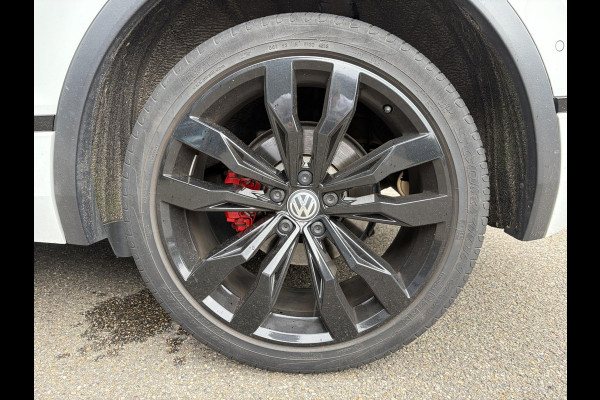 Volkswagen Tiguan 1.5 TSI ACT Highline Business R VAN: 30.900,- VOOR: 27.877,- UW WKVOORDEEL: 3.023,- | 3X R-LINE | R-LINE BINNEN + BUITEN + ONDERSTEL | PANORAMADAK | DIGITAAL COCKPIT | ACHTERUITRIJCAMERA | ONDERHOUDSHISTORIE COMPLEET | APPLE CARPLAY | TREKHAAK