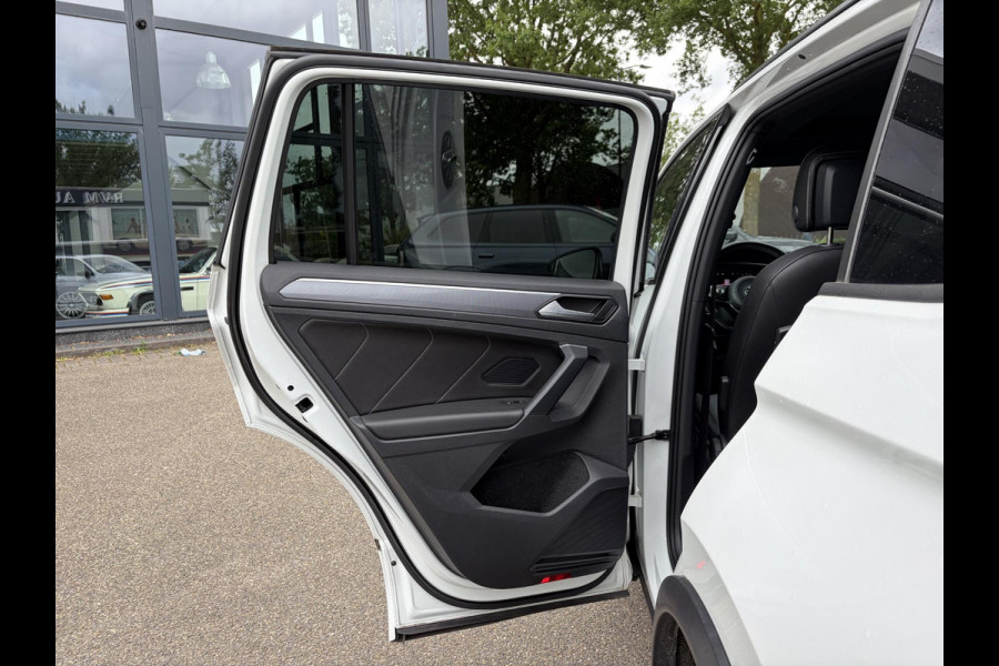 Volkswagen Tiguan 1.5 TSI ACT Highline Business R VAN: 30.900,- VOOR: 27.877,- UW WKVOORDEEL: 3.023,- | 3X R-LINE | R-LINE BINNEN + BUITEN + ONDERSTEL | PANORAMADAK | DIGITAAL COCKPIT | ACHTERUITRIJCAMERA | ONDERHOUDSHISTORIE COMPLEET | APPLE CARPLAY | TREKHAAK