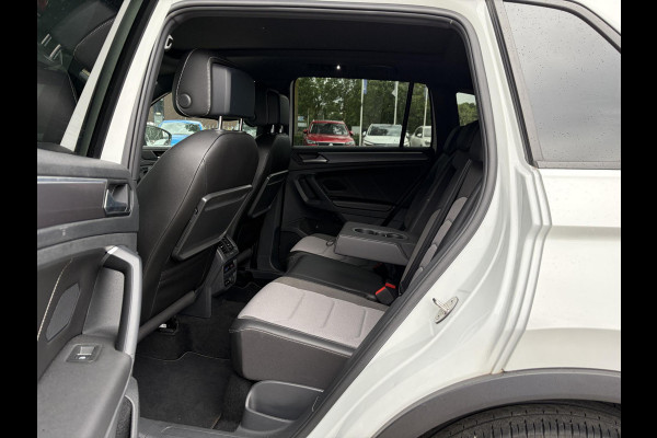 Volkswagen Tiguan 1.5 TSI ACT Highline Business R VAN: 30.900,- VOOR: 27.877,- UW WKVOORDEEL: 3.023,- | 3X R-LINE | R-LINE BINNEN + BUITEN + ONDERSTEL | PANORAMADAK | DIGITAAL COCKPIT | ACHTERUITRIJCAMERA | ONDERHOUDSHISTORIE COMPLEET | APPLE CARPLAY | TREKHAAK