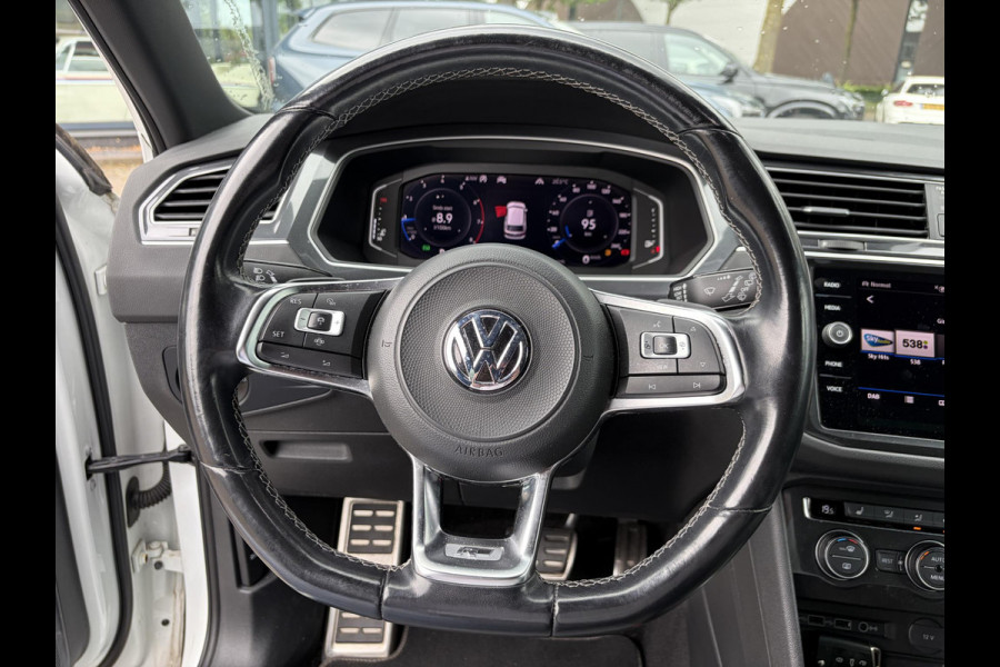 Volkswagen Tiguan 1.5 TSI ACT Highline Business R VAN: 30.900,- VOOR: 27.877,- UW WKVOORDEEL: 3.023,- | 3X R-LINE | R-LINE BINNEN + BUITEN + ONDERSTEL | PANORAMADAK | DIGITAAL COCKPIT | ACHTERUITRIJCAMERA | ONDERHOUDSHISTORIE COMPLEET | APPLE CARPLAY | TREKHAAK
