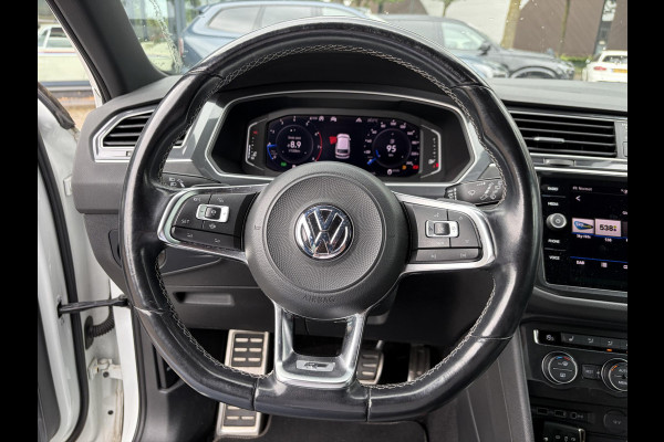 Volkswagen Tiguan 1.5 TSI ACT Highline Business R VAN: 30.900,- VOOR: 27.877,- UW WKVOORDEEL: 3.023,- | 3X R-LINE | R-LINE BINNEN + BUITEN + ONDERSTEL | PANORAMADAK | DIGITAAL COCKPIT | ACHTERUITRIJCAMERA | ONDERHOUDSHISTORIE COMPLEET | APPLE CARPLAY | TREKHAAK