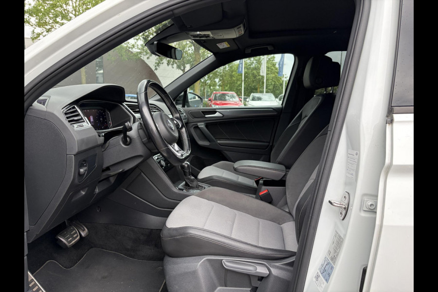 Volkswagen Tiguan 1.5 TSI ACT Highline Business R VAN: 30.900,- VOOR: 27.877,- UW WKVOORDEEL: 3.023,- | 3X R-LINE | R-LINE BINNEN + BUITEN + ONDERSTEL | PANORAMADAK | DIGITAAL COCKPIT | ACHTERUITRIJCAMERA | ONDERHOUDSHISTORIE COMPLEET | APPLE CARPLAY | TREKHAAK