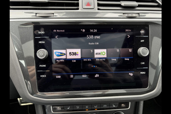 Volkswagen Tiguan 1.5 TSI ACT Highline Business R VAN: 30.900,- VOOR: 27.877,- UW WKVOORDEEL: 3.023,- | 3X R-LINE | R-LINE BINNEN + BUITEN + ONDERSTEL | PANORAMADAK | DIGITAAL COCKPIT | ACHTERUITRIJCAMERA | ONDERHOUDSHISTORIE COMPLEET | APPLE CARPLAY | TREKHAAK
