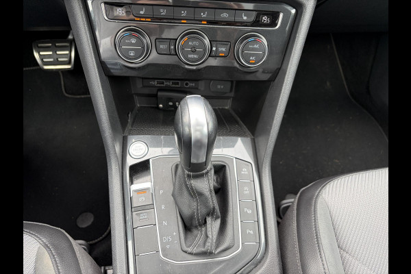 Volkswagen Tiguan 1.5 TSI ACT Highline Business R VAN: 30.900,- VOOR: 27.877,- UW WKVOORDEEL: 3.023,- | 3X R-LINE | R-LINE BINNEN + BUITEN + ONDERSTEL | PANORAMADAK | DIGITAAL COCKPIT | ACHTERUITRIJCAMERA | ONDERHOUDSHISTORIE COMPLEET | APPLE CARPLAY | TREKHAAK
