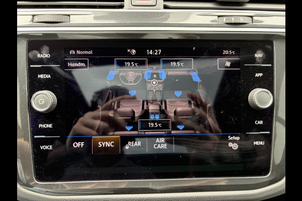 Volkswagen Tiguan 1.5 TSI ACT Highline Business R VAN: 30.900,- VOOR: 27.877,- UW WKVOORDEEL: 3.023,- | 3X R-LINE | R-LINE BINNEN + BUITEN + ONDERSTEL | PANORAMADAK | DIGITAAL COCKPIT | ACHTERUITRIJCAMERA | ONDERHOUDSHISTORIE COMPLEET | APPLE CARPLAY | TREKHAAK