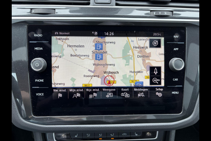 Volkswagen Tiguan 1.5 TSI ACT Highline Business R VAN: 30.900,- VOOR: 27.877,- UW WKVOORDEEL: 3.023,- | 3X R-LINE | R-LINE BINNEN + BUITEN + ONDERSTEL | PANORAMADAK | DIGITAAL COCKPIT | ACHTERUITRIJCAMERA | ONDERHOUDSHISTORIE COMPLEET | APPLE CARPLAY | TREKHAAK