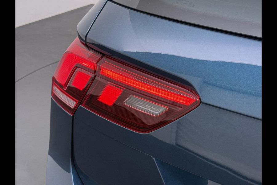 Volkswagen Tiguan 1.4 TSI eHybrid PHEV VAN: 30.900,- VOOR: 28.877,- UW WKVOORDEEL: 2.023,- | DIRECT LEVERBAAR | RECENT ONDERHOUD UITGEVOERD | 360 CAMERA ZICHT | STOEL- EN STUURWIELVERWARMING | PANORAMADAK | INCLUSIEF 12 MAANDEN BOVAG-GARANTIE
