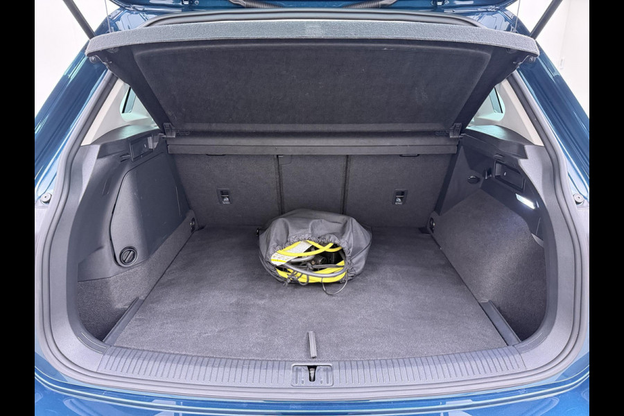 Volkswagen Tiguan 1.4 TSI eHybrid PHEV VAN: 30.900,- VOOR: 28.877,- UW WKVOORDEEL: 2.023,- | DIRECT LEVERBAAR | RECENT ONDERHOUD UITGEVOERD | 360 CAMERA ZICHT | STOEL- EN STUURWIELVERWARMING | PANORAMADAK | INCLUSIEF 12 MAANDEN BOVAG-GARANTIE