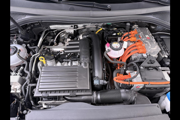 Volkswagen Tiguan 1.4 TSI eHybrid PHEV VAN: 30.900,- VOOR: 28.877,- UW WKVOORDEEL: 2.023,- | DIRECT LEVERBAAR | RECENT ONDERHOUD UITGEVOERD | 360 CAMERA ZICHT | STOEL- EN STUURWIELVERWARMING | PANORAMADAK | INCLUSIEF 12 MAANDEN BOVAG-GARANTIE
