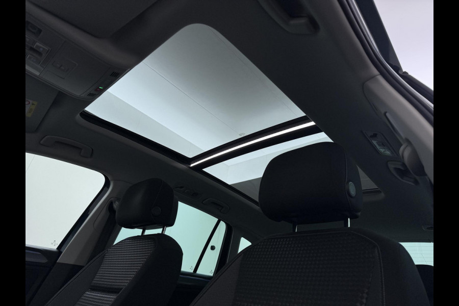 Volkswagen Tiguan 1.4 TSI eHybrid PHEV VAN: 30.900,- VOOR: 28.877,- UW WKVOORDEEL: 2.023,- | DIRECT LEVERBAAR | RECENT ONDERHOUD UITGEVOERD | 360 CAMERA ZICHT | STOEL- EN STUURWIELVERWARMING | PANORAMADAK | INCLUSIEF 12 MAANDEN BOVAG-GARANTIE