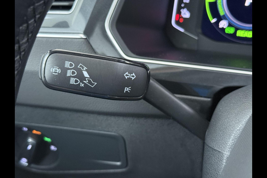 Volkswagen Tiguan 1.4 TSI eHybrid PHEV VAN: 30.900,- VOOR: 28.877,- UW WKVOORDEEL: 2.023,- | DIRECT LEVERBAAR | RECENT ONDERHOUD UITGEVOERD | 360 CAMERA ZICHT | STOEL- EN STUURWIELVERWARMING | PANORAMADAK | INCLUSIEF 12 MAANDEN BOVAG-GARANTIE