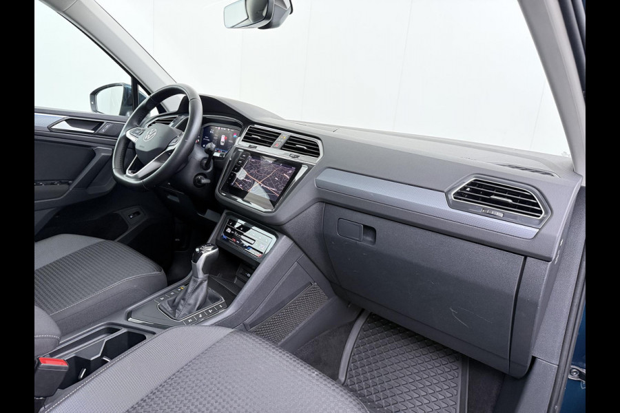 Volkswagen Tiguan 1.4 TSI eHybrid PHEV VAN: 30.900,- VOOR: 28.877,- UW WKVOORDEEL: 2.023,- | DIRECT LEVERBAAR | RECENT ONDERHOUD UITGEVOERD | 360 CAMERA ZICHT | STOEL- EN STUURWIELVERWARMING | PANORAMADAK | INCLUSIEF 12 MAANDEN BOVAG-GARANTIE