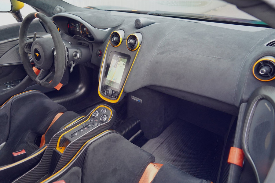 McLaren 620R 3.8 V8 / 1 of 225 / MSO R Pack / Bowers & Wilkins / MSO Defined Carbon Fibre / McLaren Track Telemetry
