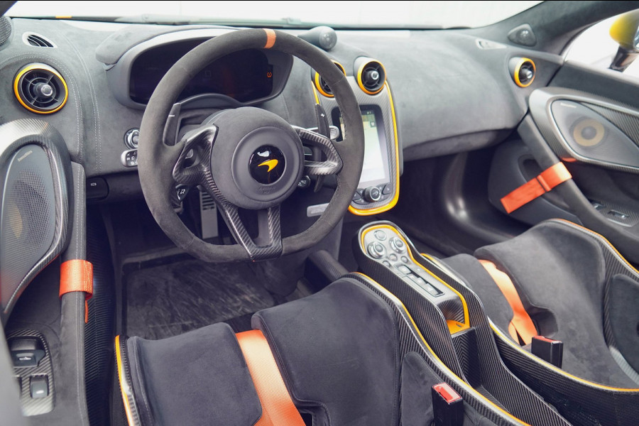 McLaren 620R 3.8 V8 / 1 of 225 / MSO R Pack / Bowers & Wilkins / MSO Defined Carbon Fibre / McLaren Track Telemetry